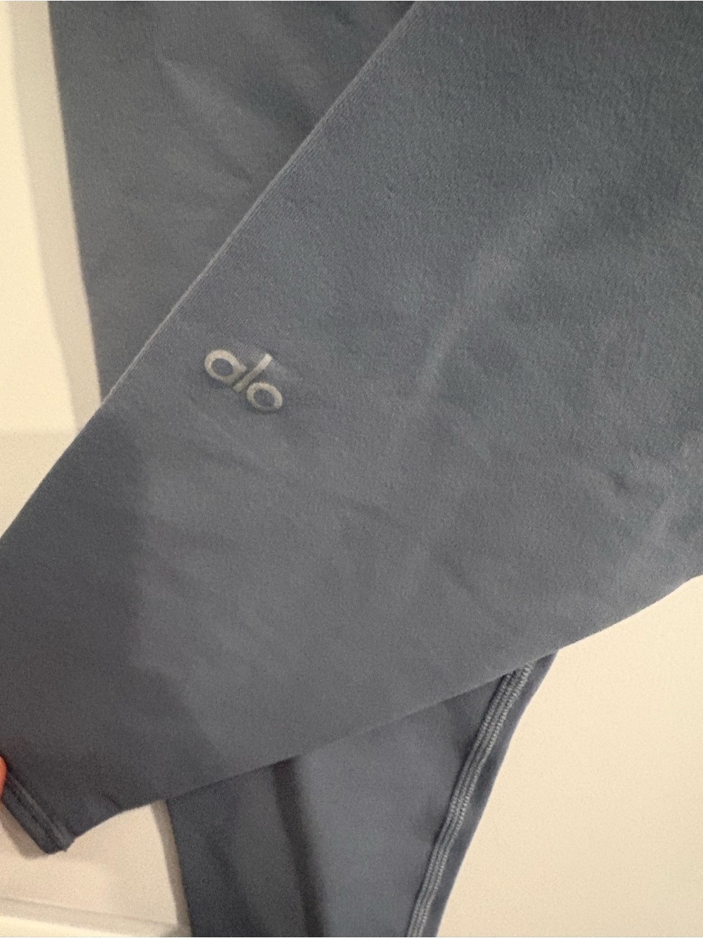 ALO airlift 7/8 leggings in light blue size M - Picture 2 of 5